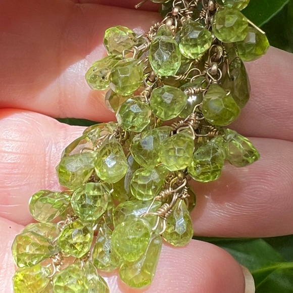 VINTAGE SOLID 14K GOLD FACETED MULTI PERIDOT CLUSTER BUNCH DANGLE DROP EARRINGS - Picture 14 of 16